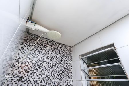 Casa à venda com 56m², 3 quartos e 1 vagaBanheiro 2