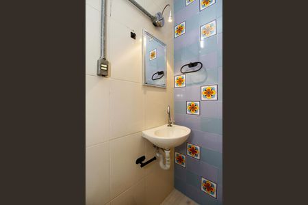 Banheiro de kitnet/studio para alugar com 1 quarto, 40m² em Sumarezinho, São Paulo