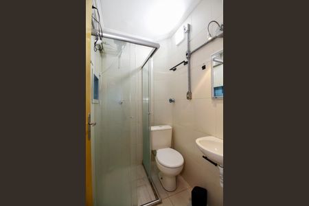 Banheiro de kitnet/studio para alugar com 1 quarto, 40m² em Sumarezinho, São Paulo