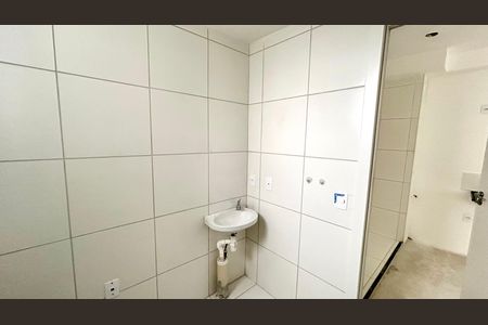Banheiro de apartamento à venda com 1 quarto, 36m² em Centro, Guarulhos