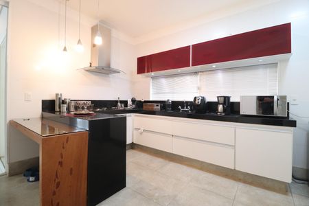 Casa de condomínio para alugar com 319m², 3 quartos e 4 vagasCozinha