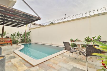 Casa de condomínio para alugar com 319m², 3 quartos e 4 vagasPiscina