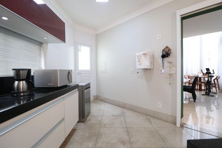 Casa de condomínio para alugar com 319m², 3 quartos e 4 vagasCozinha