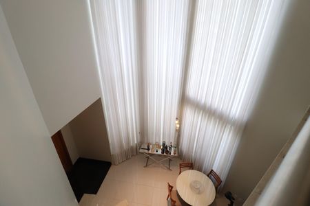 Casa de condomínio para alugar com 319m², 3 quartos e 4 vagasSala