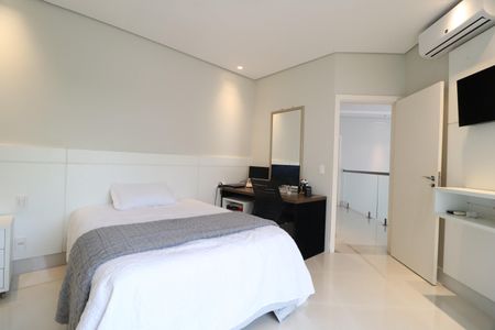 Casa de condomínio para alugar com 319m², 3 quartos e 4 vagasQuarto 2 - Suíte