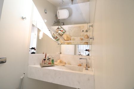 Casa de condomínio para alugar com 319m², 3 quartos e 4 vagasLavabo
