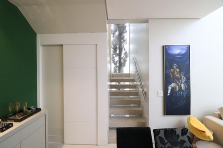 Casa de condomínio para alugar com 319m², 3 quartos e 4 vagasSala