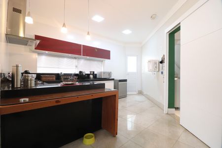 Casa de condomínio para alugar com 319m², 3 quartos e 4 vagasCozinha