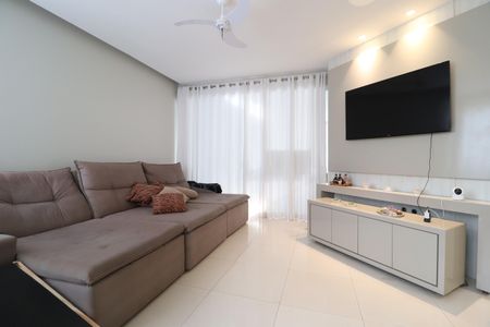 Casa de condomínio para alugar com 319m², 3 quartos e 4 vagasSala