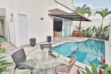 Casa de condomínio para alugar com 319m², 3 quartos e 4 vagasPiscina