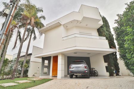 Casa de condomínio para alugar com 319m², 3 quartos e 4 vagasFachada