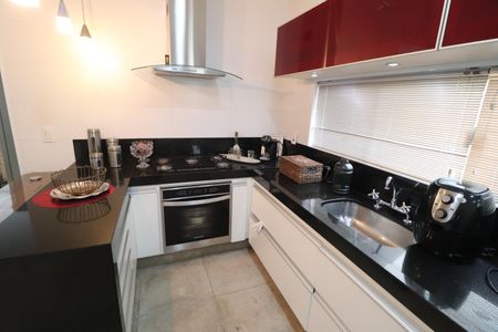 Casa de condomínio para alugar com 319m², 3 quartos e 4 vagasCozinha