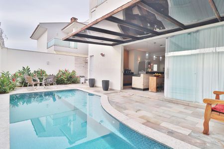 Casa de condomínio para alugar com 319m², 3 quartos e 4 vagasPiscina