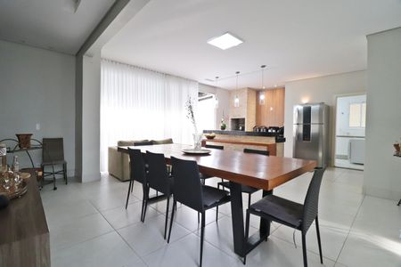 Casa de condomínio para alugar com 319m², 3 quartos e 4 vagasVaranda gourmet