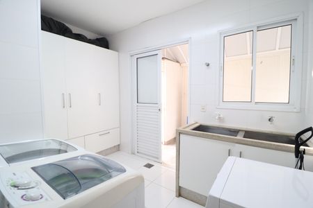 Casa de condomínio para alugar com 319m², 3 quartos e 4 vagasÁrea de Serviço