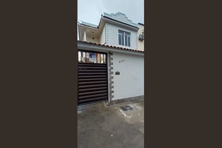 Casa à venda com 125m², 3 quartos e 1 vaga Casa à venda com 125m², 3 quartos e 1 vagaFachada