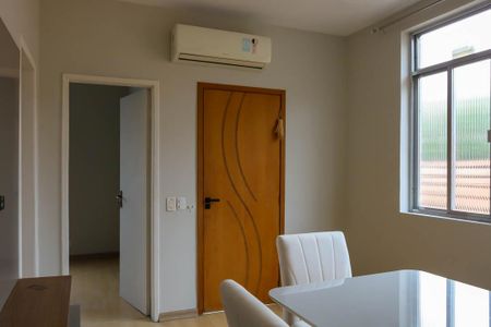 Casa à venda com 77m², 2 quartos e sem vaga Casa à venda com 77m², 2 quartos e sem vagaSala