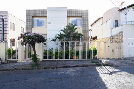 Apartamento à venda com 178m², 3 quartos e 2 vagas Apartamento à venda com 178m², 3 quartos e 2 vagasFachada