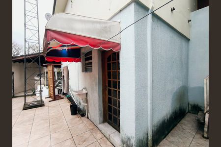 Casa à venda com 240m², 8 quartos e 2 vagas Casa à venda com 240m², 8 quartos e 2 vagasÁrea de Serviço