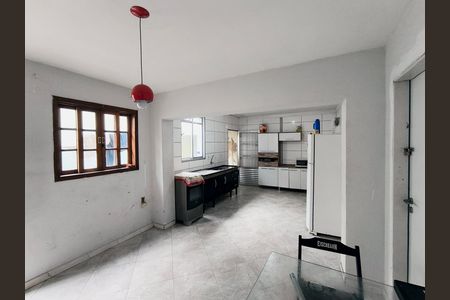 Casa à venda com 240m², 8 quartos e 2 vagas Casa à venda com 240m², 8 quartos e 2 vagasCozinha
