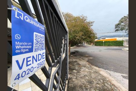 Casa à venda com 240m², 8 quartos e 2 vagas Casa à venda com 240m², 8 quartos e 2 vagasPlaquinha