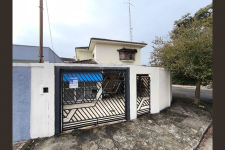 Casa à venda com 240m², 8 quartos e 2 vagas Casa à venda com 240m², 8 quartos e 2 vagasFachada