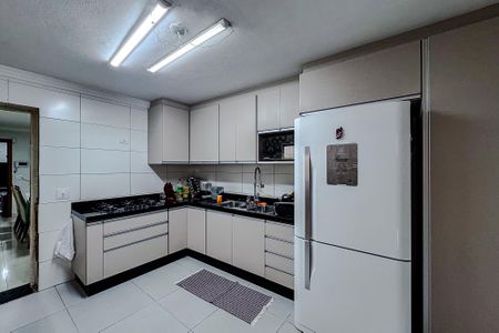 Casa à venda com 500m², 4 quartos e 2 vagas Casa à venda com 500m², 4 quartos e 2 vagasCozinha
