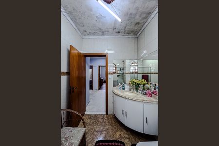 Casa à venda com 500m², 4 quartos e 2 vagas Casa à venda com 500m², 4 quartos e 2 vagasBanheiro
