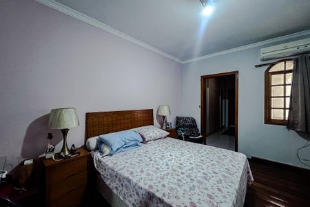 Casa à venda com 500m², 4 quartos e 2 vagas Casa à venda com 500m², 4 quartos e 2 vagasQuarto 1 - Suíte