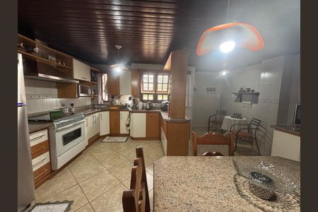 Casa à venda com 517m², 3 quartos e 3 vagas