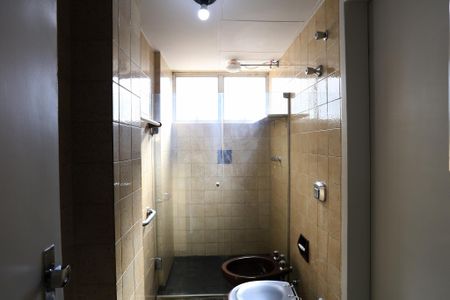 Banheiro de apartamento à venda com 2 quartos, 74m² em Funcionários, Belo Horizonte