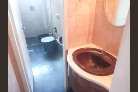 Apartamento à venda com 74m², 2 quartos e 1 vagaBanheiro social
