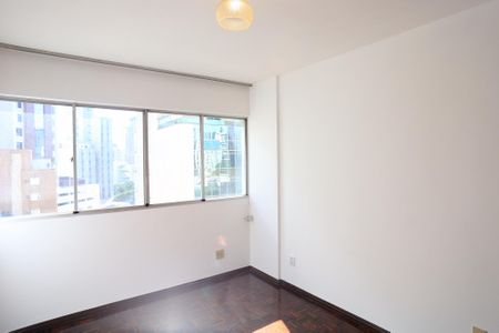 Apartamento à venda com 74m², 2 quartos e 1 vagaQuarto 2