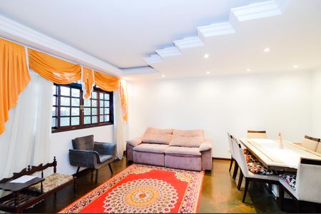 Casa à venda com 250m², 3 quartos e 4 vagasSala
