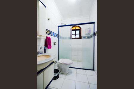 Casa à venda com 250m², 3 quartos e 4 vagasBanheiro da Suíte 1