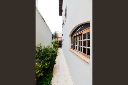Casa à venda com 250m², 3 quartos e 4 vagasCorredor Lateral