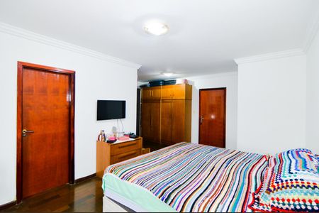 Casa à venda com 250m², 3 quartos e 4 vagasSuíte 3