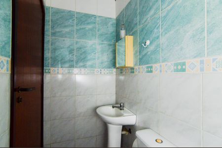 Casa à venda com 250m², 3 quartos e 4 vagasGaragem - Lavabo da Garagem