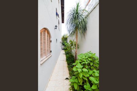 Casa à venda com 250m², 3 quartos e 4 vagasCorredor Lateral