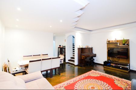 Casa à venda com 250m², 3 quartos e 4 vagasSala