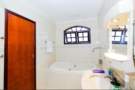 Casa à venda com 250m², 3 quartos e 4 vagasBanheiro da Suíte 3