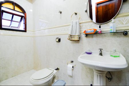 Casa à venda com 250m², 3 quartos e 4 vagasBanheiro Social