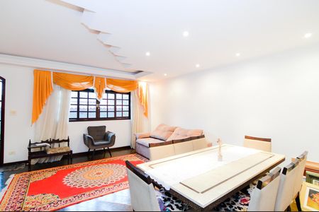 Casa à venda com 250m², 3 quartos e 4 vagasSala