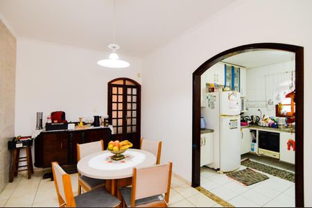 Casa à venda com 250m², 3 quartos e 4 vagasCopa