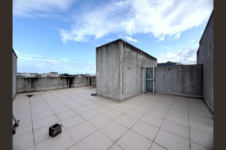 Apartamento à venda com 170m², 3 quartos e 2 vagas Apartamento à venda com 170m², 3 quartos e 2 vagasTerraço