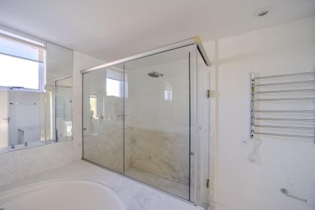 Apartamento à venda com 459m², 3 quartos e 3 vagasBanheiro da Suíte