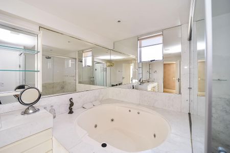 Apartamento à venda com 459m², 3 quartos e 3 vagasBanheiro da Suíte