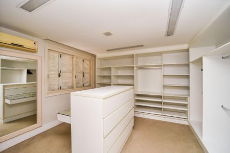 Apartamento à venda com 459m², 3 quartos e 3 vagasCloset da Suíte