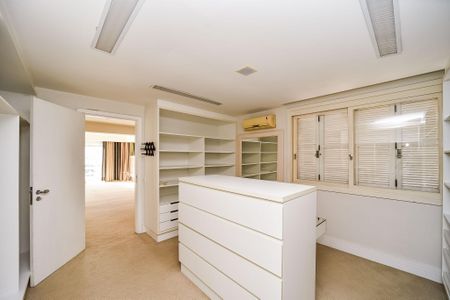 Apartamento à venda com 459m², 3 quartos e 3 vagasCloset da Suíte