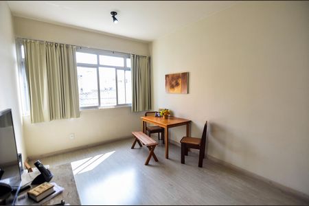 Apartamento para alugar com 80m², 3 quartos e sem vaga Apartamento para alugar com 80m², 3 quartos e sem vagaSala